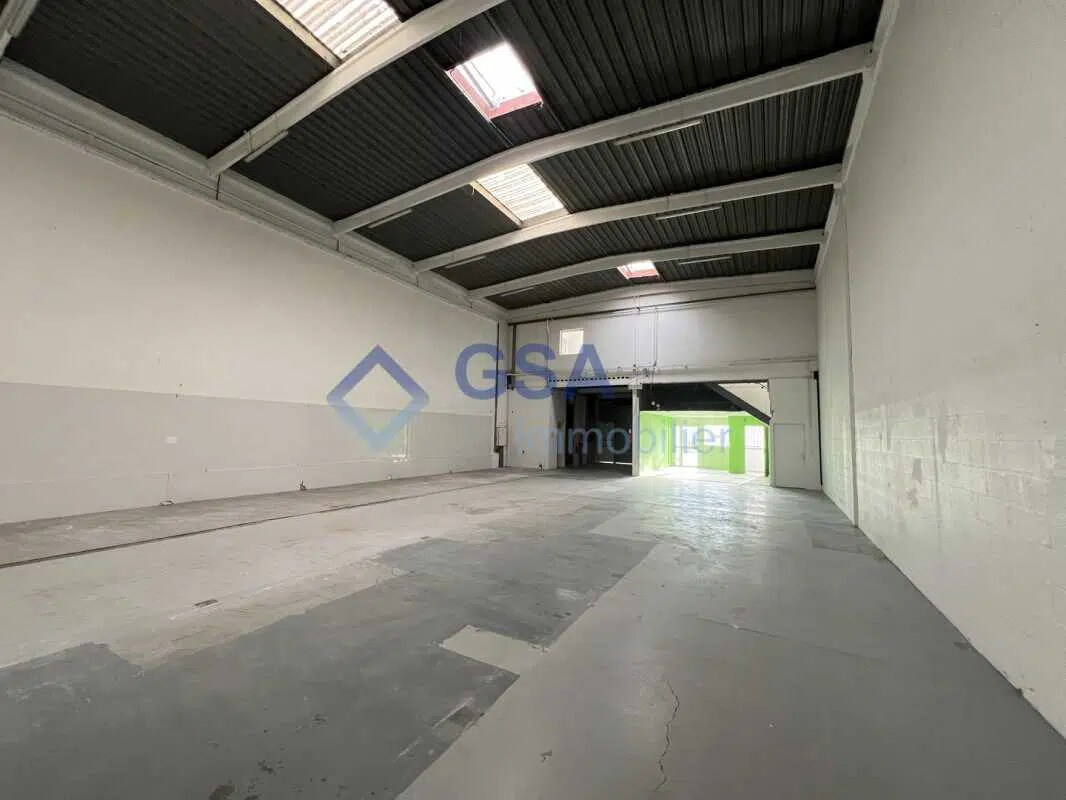 Office in Bondoufle to rent Interior Photo- Image 1 of 9