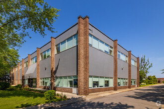 5000 St Fairway, Montréal, QC for rent Building Photo- Image 1 of 7