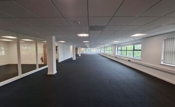 Belvedere Rd, Taunton to rent Interior Photo- Image 1 of 7