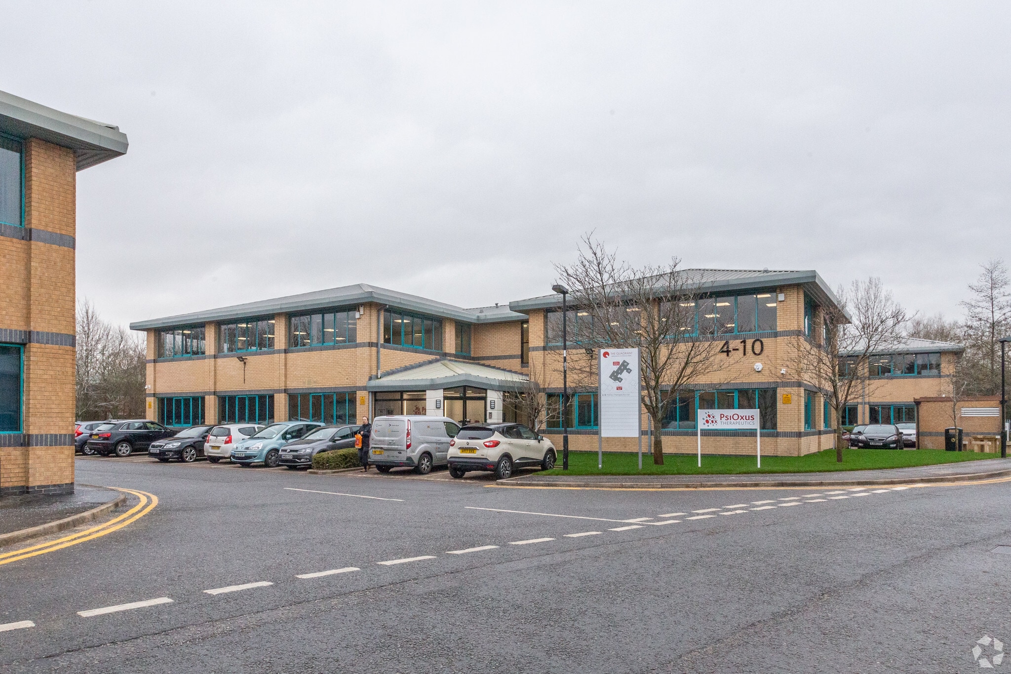 4-10 The Quadrant, Abingdon to rent Building Photo- Image 1 of 8