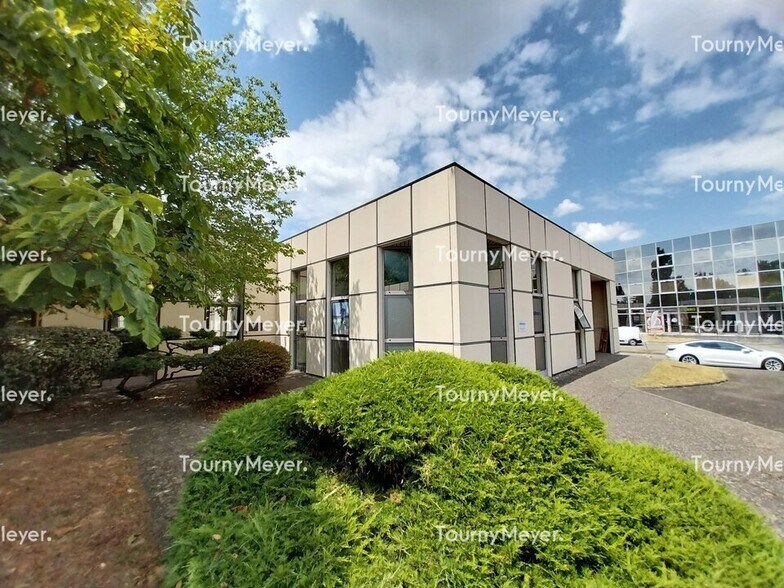 71 Rue Ampère, Labège to rent - Building Photo - Image 2 of 8