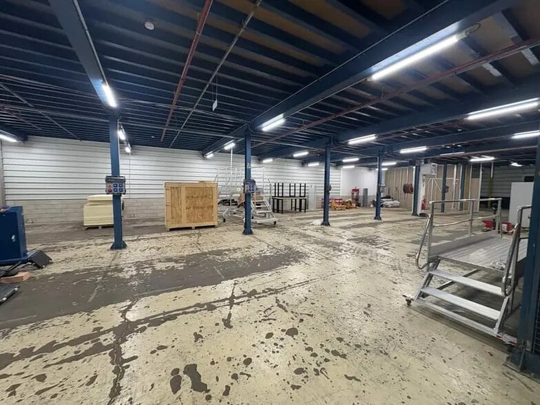 Industrial in Asnières-sur-Seine to rent - Interior Photo - Image 2 of 3