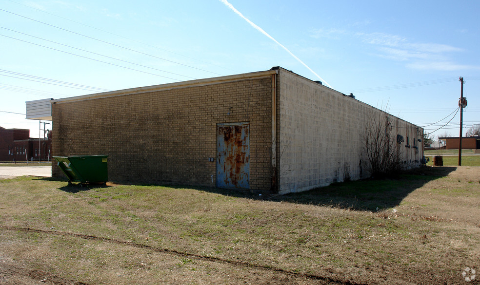 604 W Doolin Ave, Blackwell, OK for sale - Building Photo - Image 2 of 2