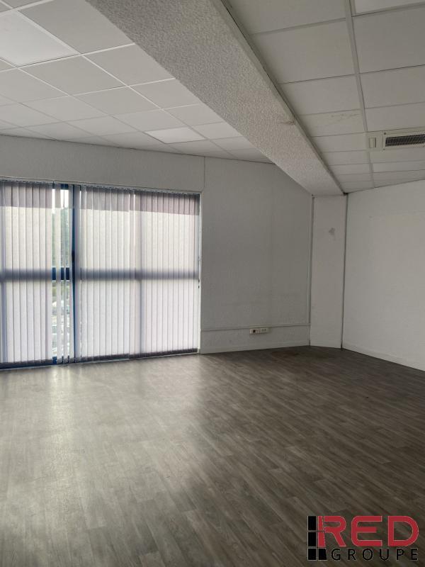 Office in Aubagne to rent Interior Photo- Image 1 of 6