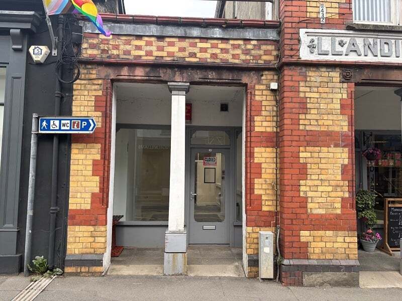 56 Rhosmaen St, Llandeilo to rent Building Photo- Image 1 of 2