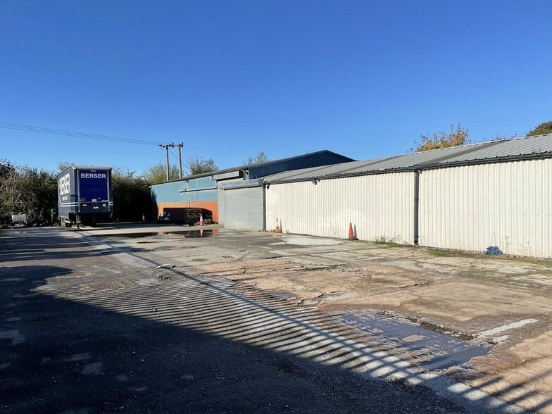 Unit 15 Turner Cres, Newcastle Under Lyme to rent - Building Photo - Image 2 of 6