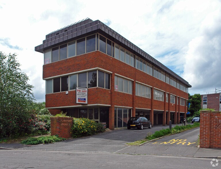 Garland Rd, East Grinstead for sale - Building Photo - Image 1 of 1