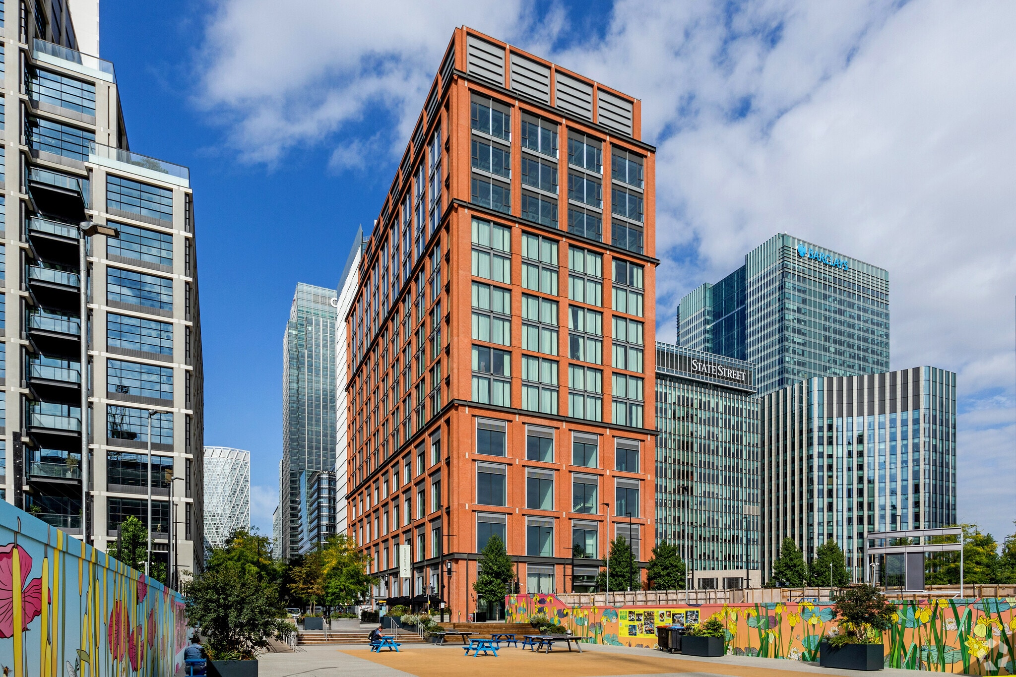 1 Canada Sq, London for sale Primary Photo- Image 1 of 1