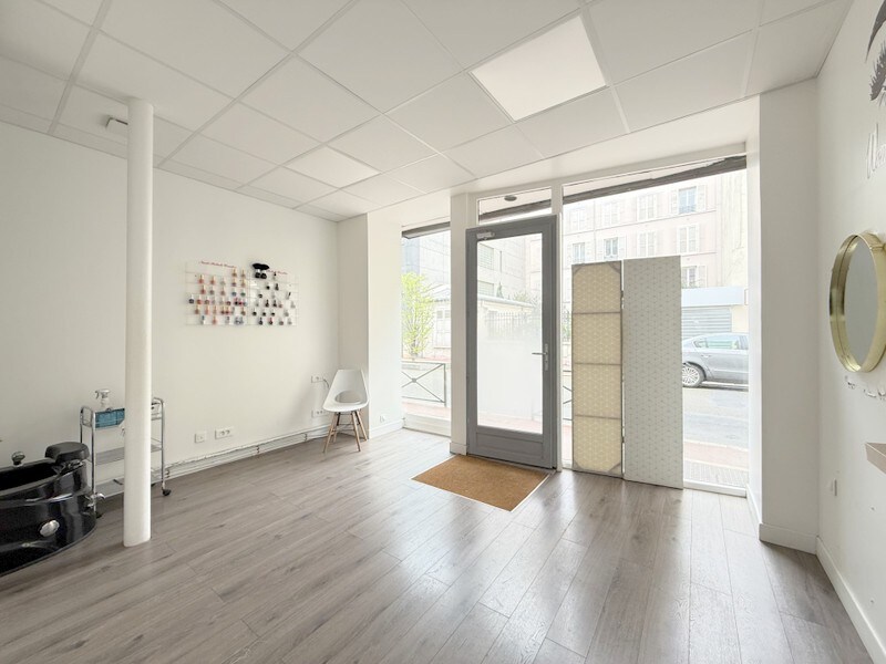 17 Bis Rue Rivay, Levallois-Perret to rent Primary Photo- Image 1 of 3