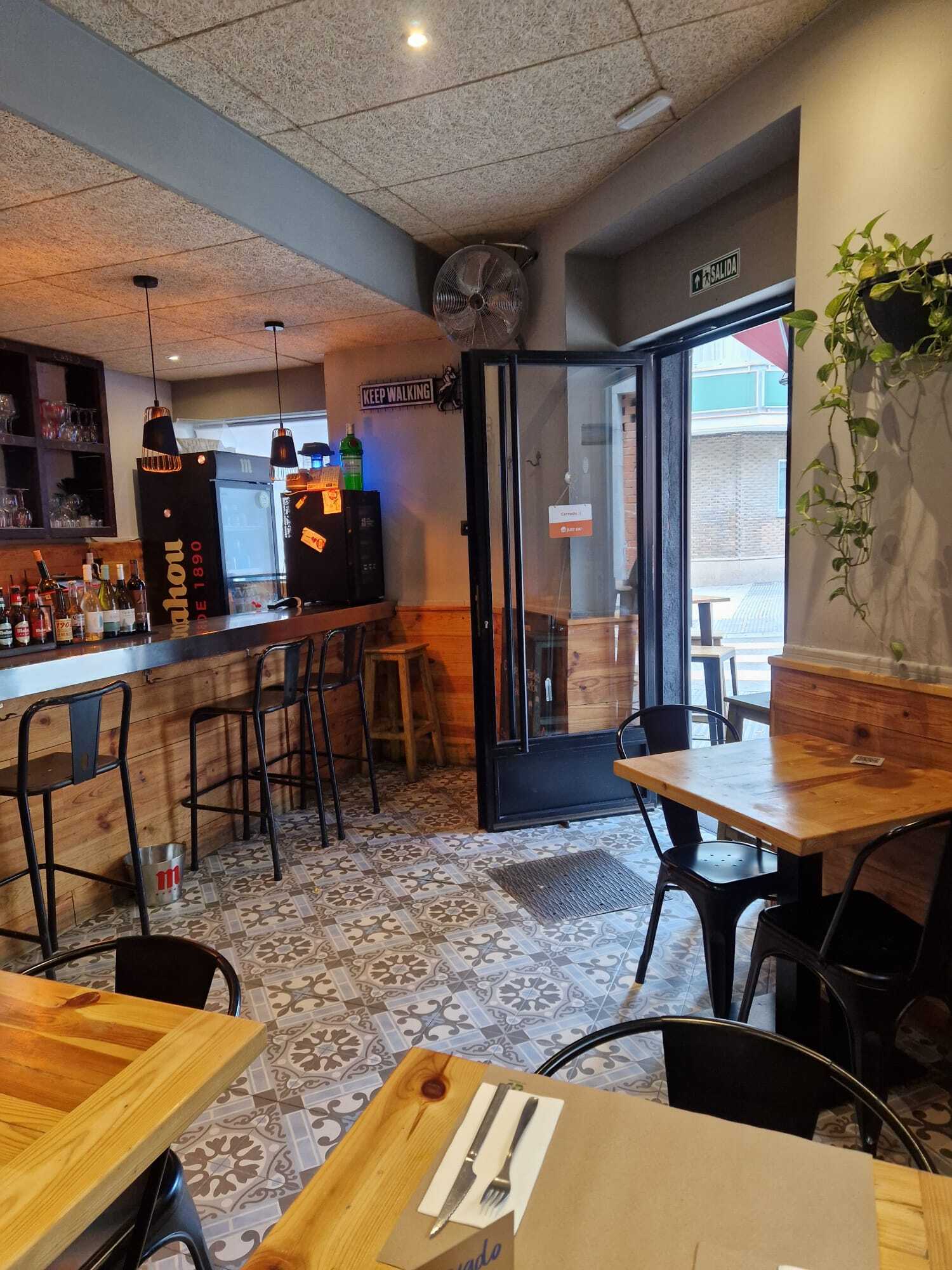 Retail in Madrid, Madrid to rent Interior Photo- Image 1 of 20