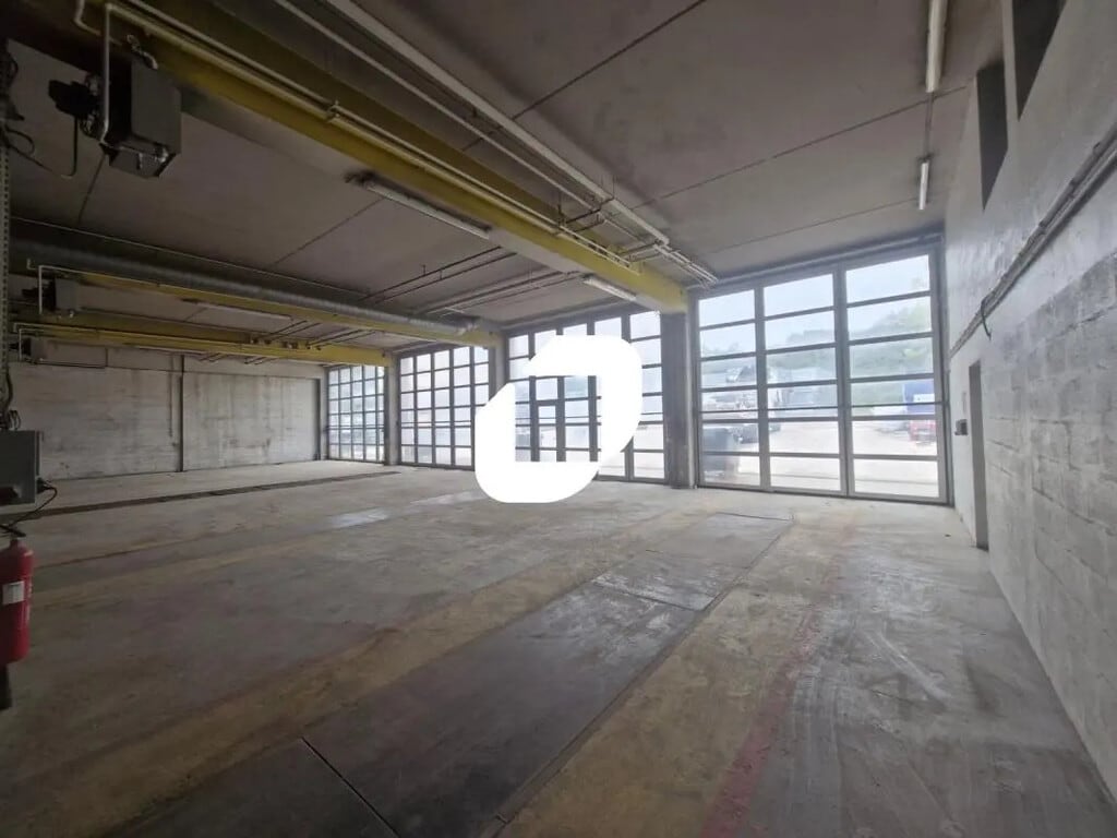 Location Local d'activités 655 m² - Photo 1