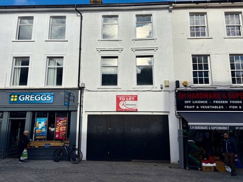 33 Station Rd, Redhill to rent - Building Photo - Image 2 of 3