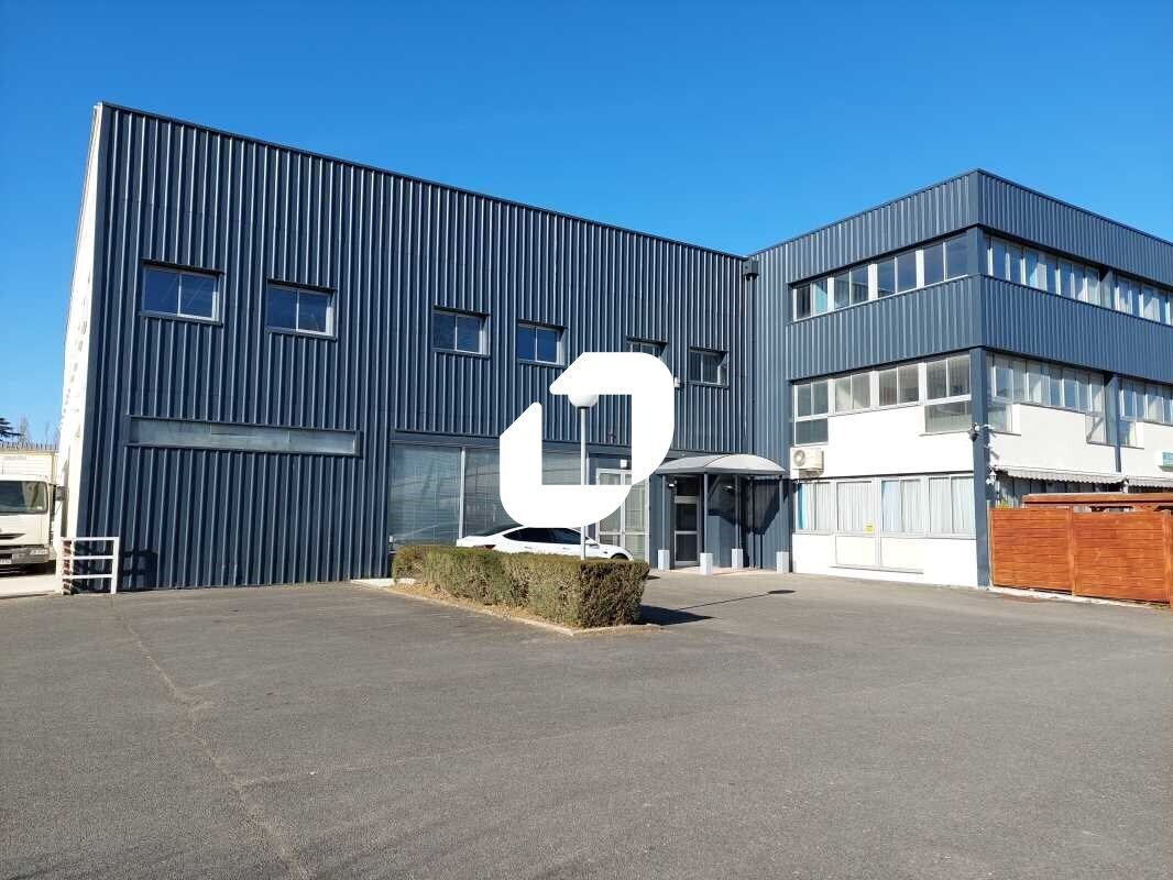 Office in Trappes for sale Building Photo- Image 1 of 18