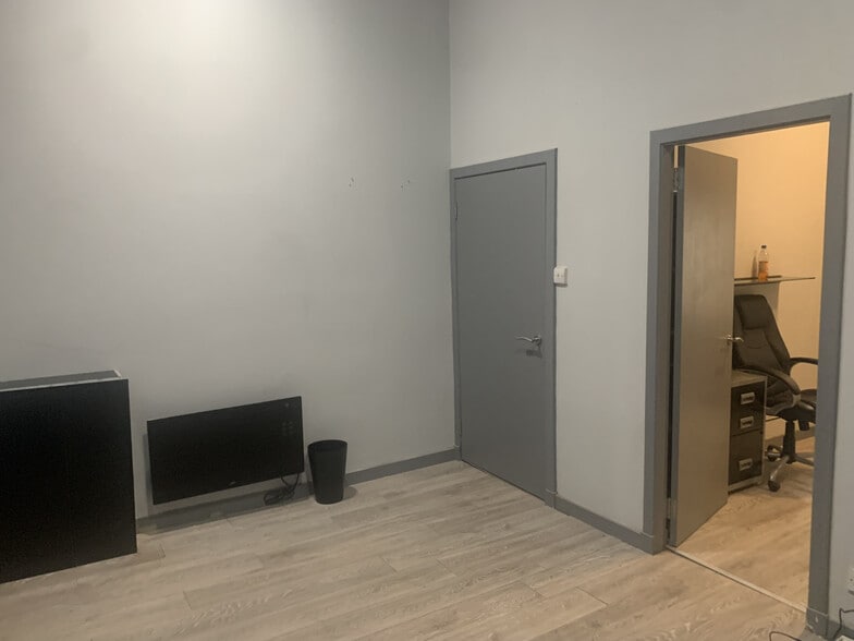 119 Bon Accord St, Aberdeen for sale - Interior Photo - Image 3 of 7