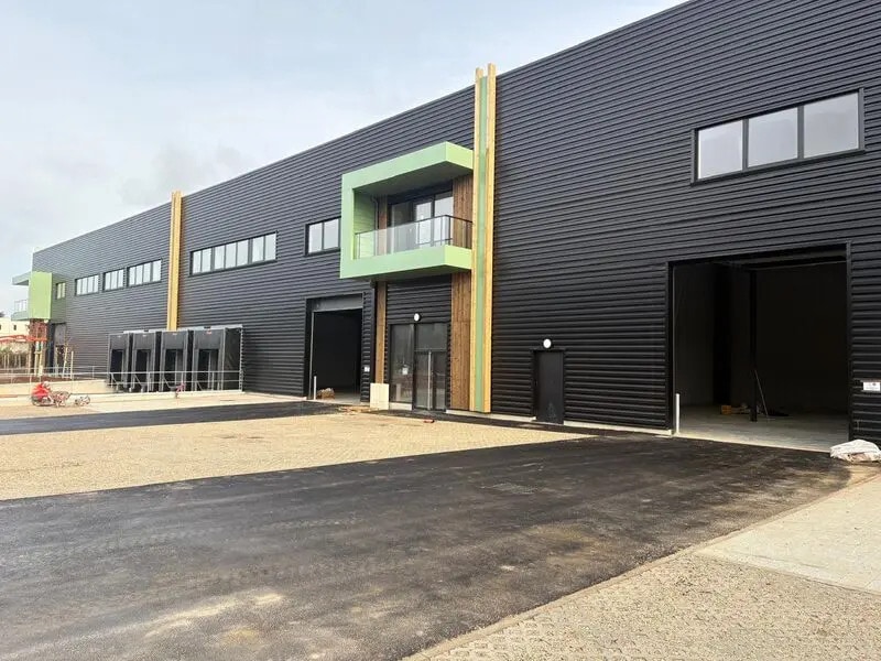 Location Local d'activités 452 m² - Photo 1