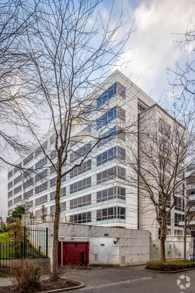 1 Rue De L'Union, Rueil-Malmaison to rent - Building Photo - Image 2 of 10