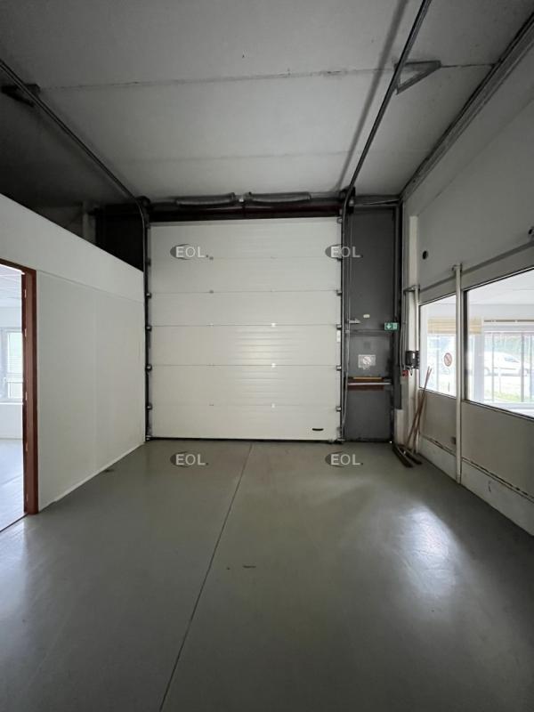 Light Industrial in Trappes for sale Interior Photo- Image 1 of 13