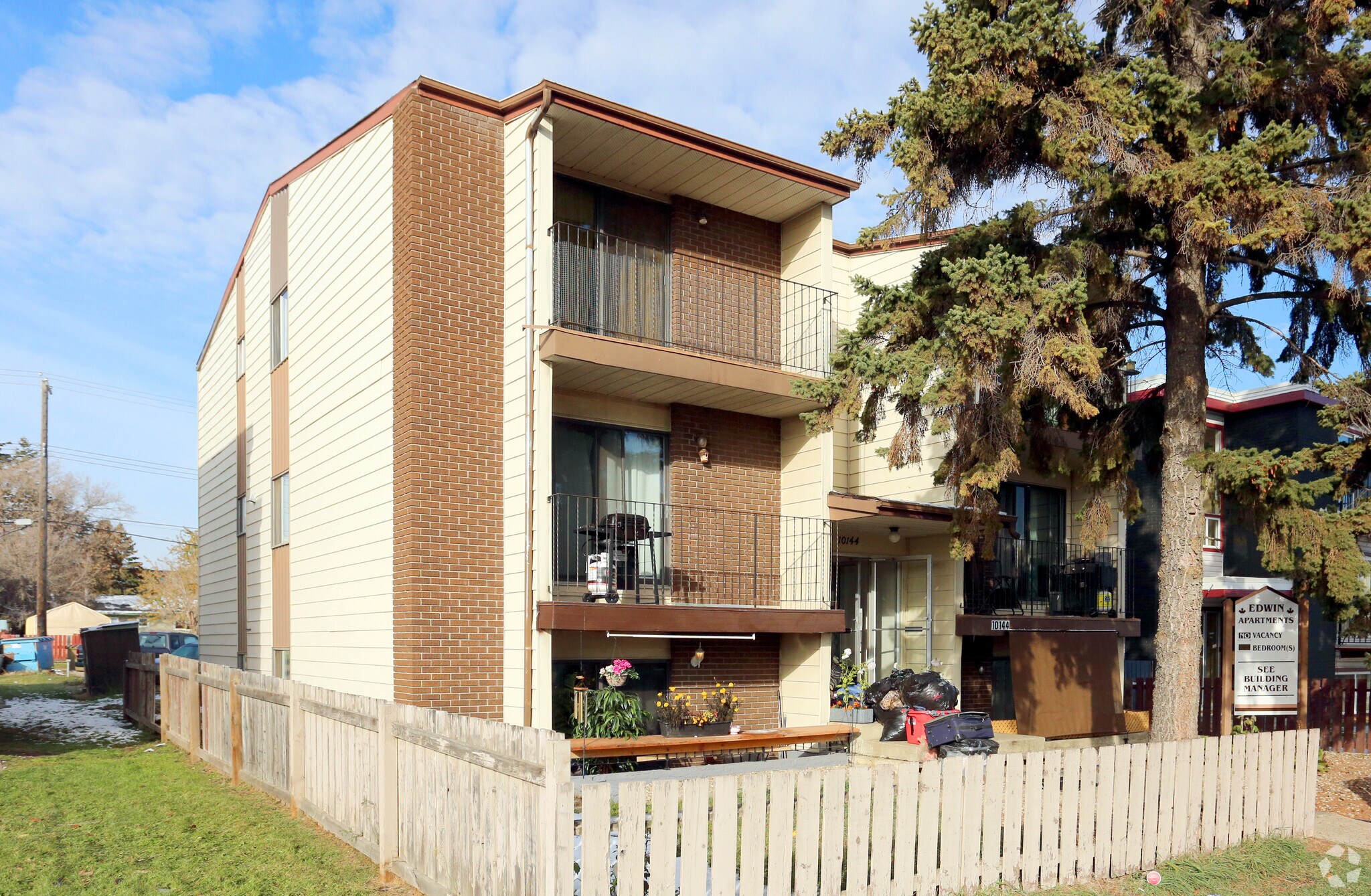 10144 154th St NW, Edmonton, AB for sale Primary Photo- Image 1 of 1