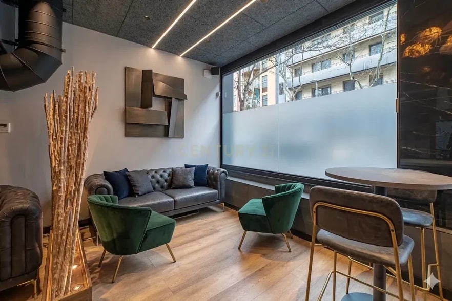 Retail in Barcelona, Barcelona to rent - Interior Photo - Image 2 of 3