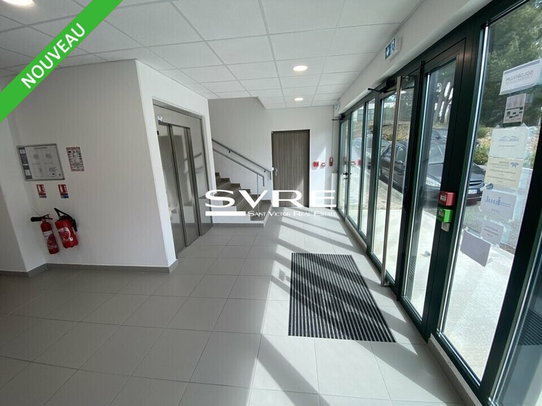 392 Avenue Des Genévriers, La Ciotat to rent - Lobby - Image 3 of 15