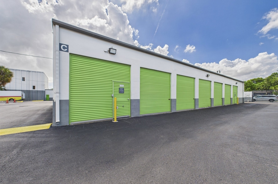 W.P. Carey 35 Property Portfolio portfolio of 35 properties for sale on LoopNet.co.uk - Building Photo - Image 3 of 50