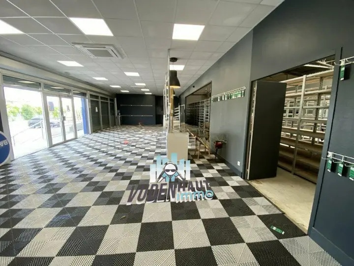 Light Industrial in Toulouse to rent Interior Photo- Image 1 of 4