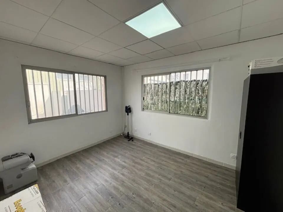 Location Commerce 30 m² - Photo 1