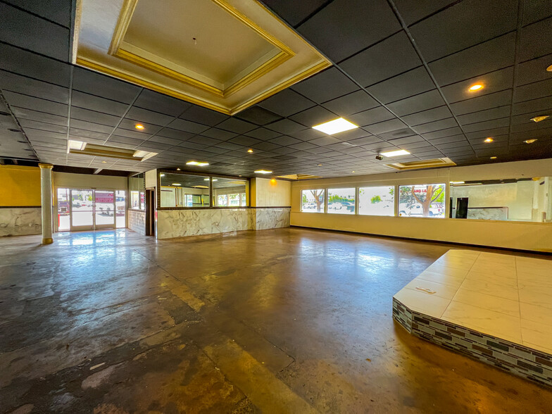 10911-10965 Westminster Ave, Garden Grove, CA for rent - Building Photo - Image 2 of 6