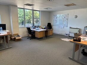 Priors Way, Maidenhead to rent Interior Photo- Image 2 of 4