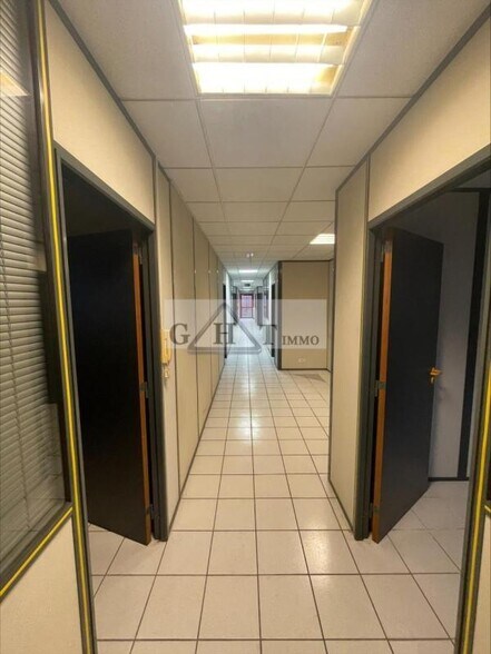Office in Mitry-Mory to rent - Building Photo - Image 2 of 4
