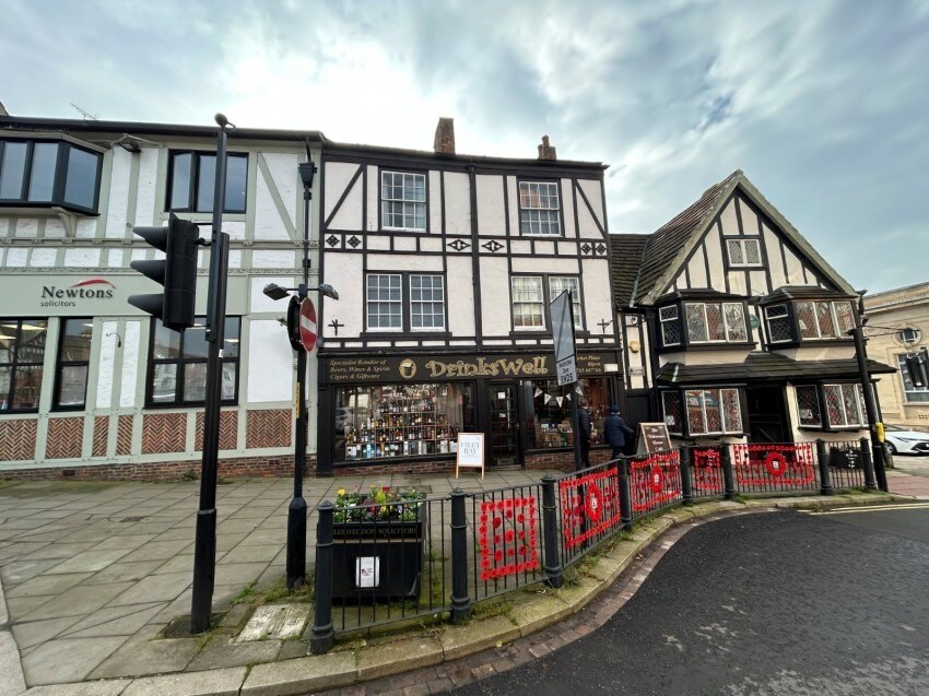 34 Market Pl S, Ripon to rent Building Photo- Image 1 of 4