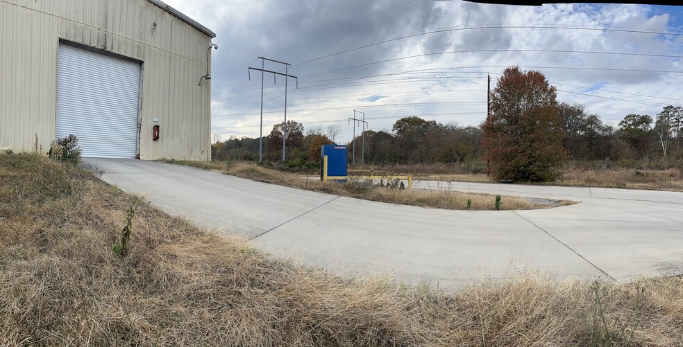 232 S Industrial Blvd, Calhoun, GA for rent - Building Photo - Image 2 of 8