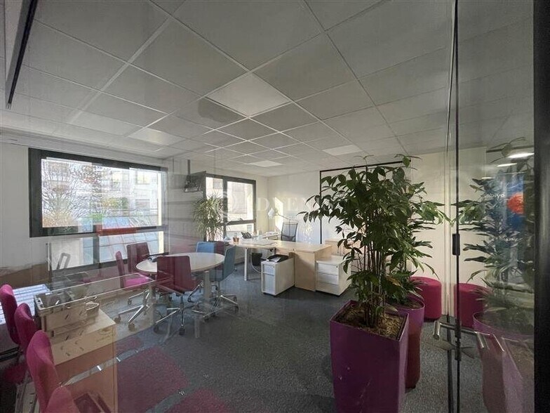 4 Rue De Villiers, Levallois-Perret to rent - Interior Photo - Image 3 of 6