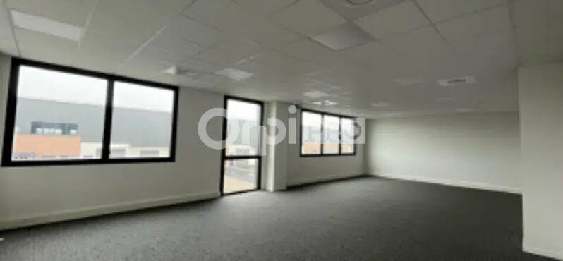25 Route De Lyon, Saint-Priest to rent - Building Photo - Image 3 of 5