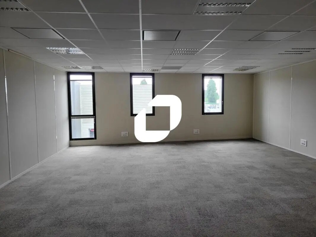 Office in Vertou to rent Interior Photo- Image 1 of 8