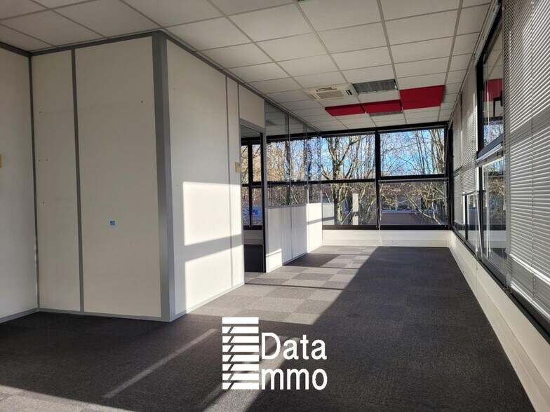 Office in Lognes to rent - Building Photo - Image 3 of 4