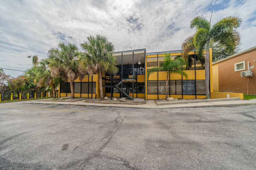 4013 N Armeniaa Ave, Tampa, FL for rent - Building Photo - Image 1 of 16