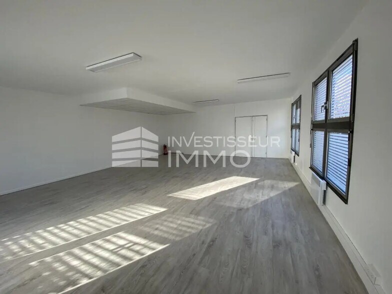 Office in Torcy to rent - Building Photo - Image 2 of 6