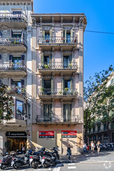 Retail in Barcelona, Barcelona to rent - Building Photo - Image 2 of 2