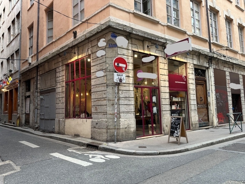 Retail in Lyon 1er Arrondissement to rent Building Photo- Image 1 of 7