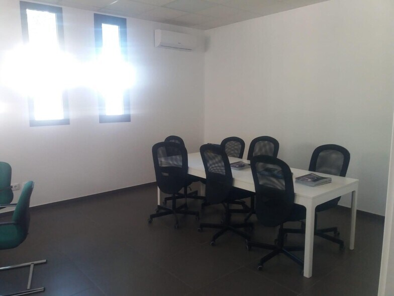 Retail in Cáceres, Cáceres for sale - Building Photo - Image 2 of 7