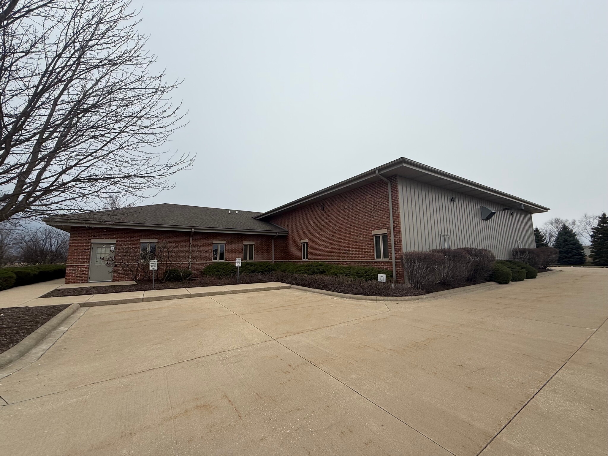 90 Templeton Dr, Oswego, IL to rent Building Photo- Image 1 of 14
