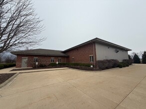 90 Templeton Dr, Oswego, IL to rent Building Photo- Image 1 of 14