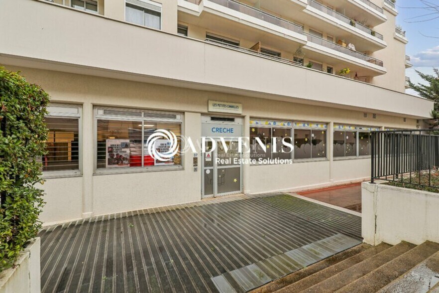 Office in Vincennes for sale - Building Photo - Image 1 of 12