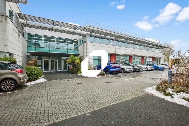 Office in Roissy-en-France to rent Building Photo- Image 1 of 15