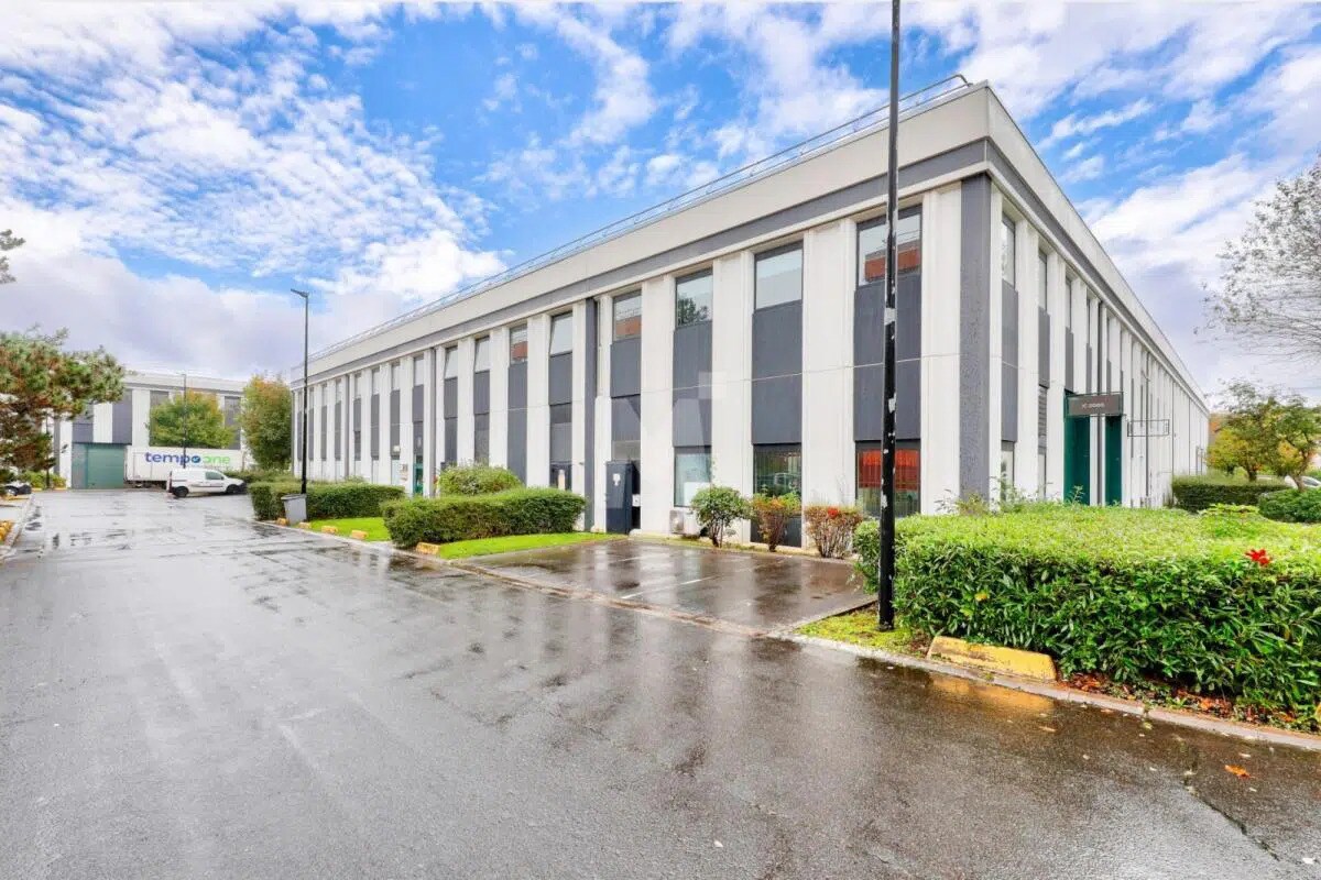 Office in Verrières-le-Buisson to rent Building Photo- Image 1 of 11