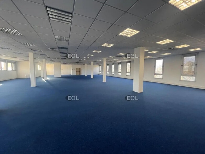 Office in Aulnay-sous-Bois to rent - Building Photo - Image 1 of 10