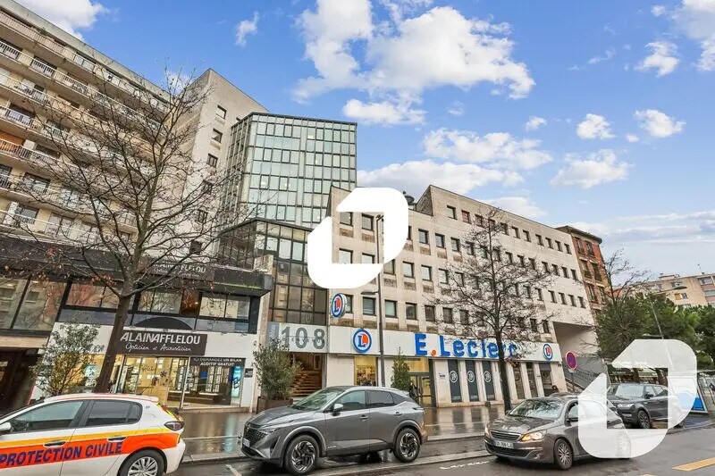 Office in Le Kremlin-Bicêtre for sale Building Photo- Image 1 of 12