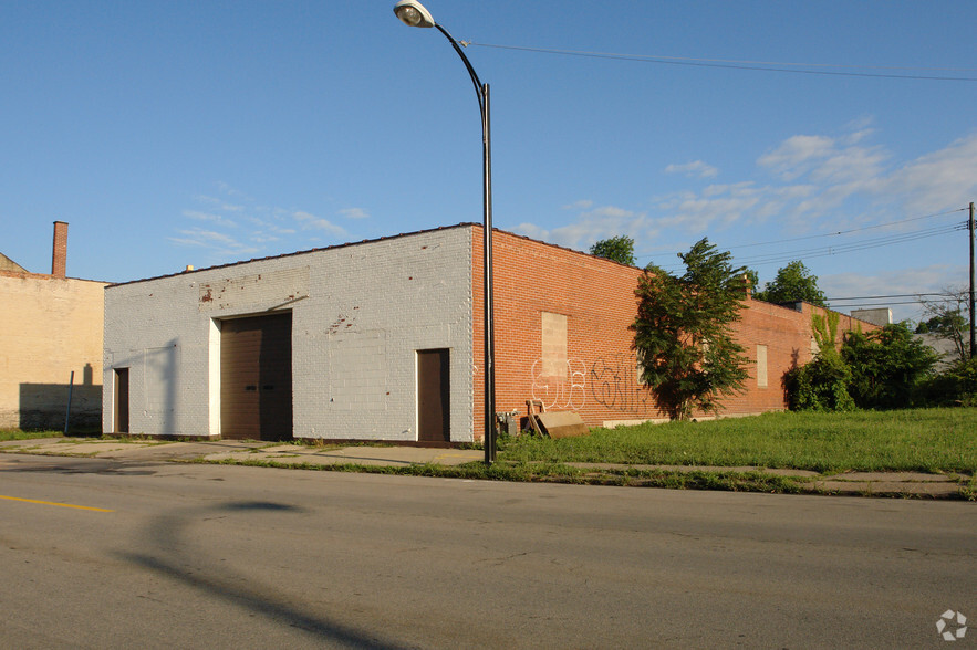 176 Sycamore St, Buffalo, NY for sale - Building Photo - Image 2 of 2