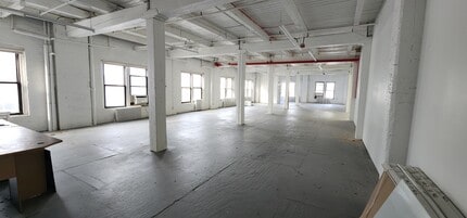 21-07 Borden Ave, Long Island City, NY to rent Interior Photo- Image 1 of 12